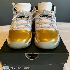 Nike Air Jordan 11 Retro Low BG. Size 5Y